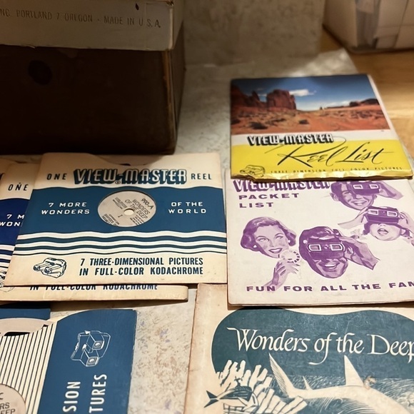 Vintage View Master Stereoscope 14 Reels 1947-55 - Picture 6 of 11